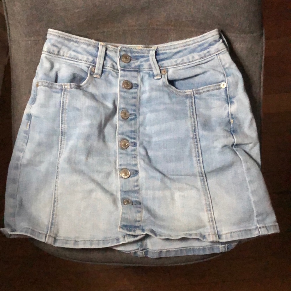 I am selling a American eagle button up jean skirt